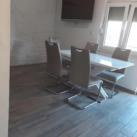 Ani Apartment Split